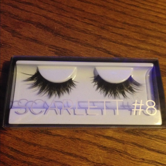 *SOLD!!!!* NEW! HUDA BEAUTY SCARLETT #8 LASHES - Picture 3 of 4
